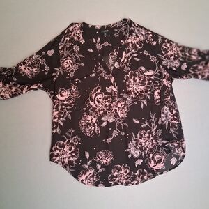 TORRID SIZE 00 Pink Floral V-Neck Tunic on Black